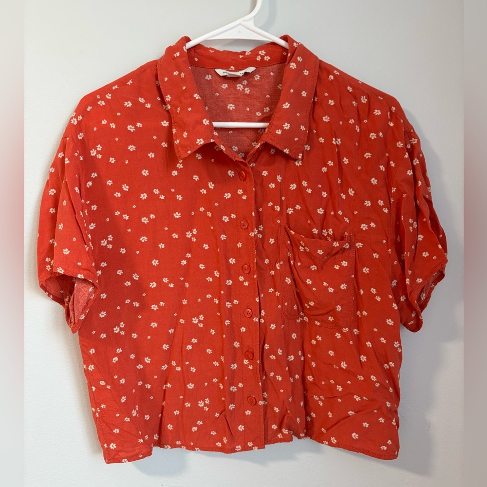 American Eagle Floral Cropped Button-Up